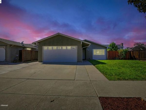 40 Gonzalez Dr , Hollister, CA 95023