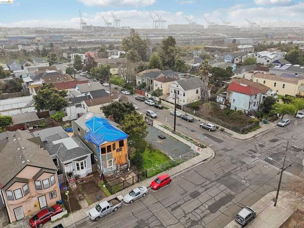 1495 5Th St , Oakland, CA 94607