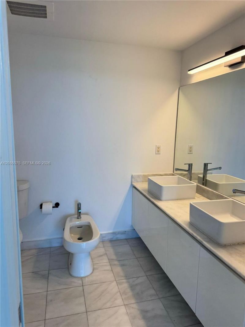 601 NE 36th St , Unit 1205, Miami, FL 33137 Photo