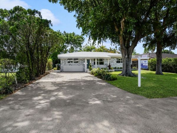 4730 NE 2nd Ave , Oakland Park, FL 33334