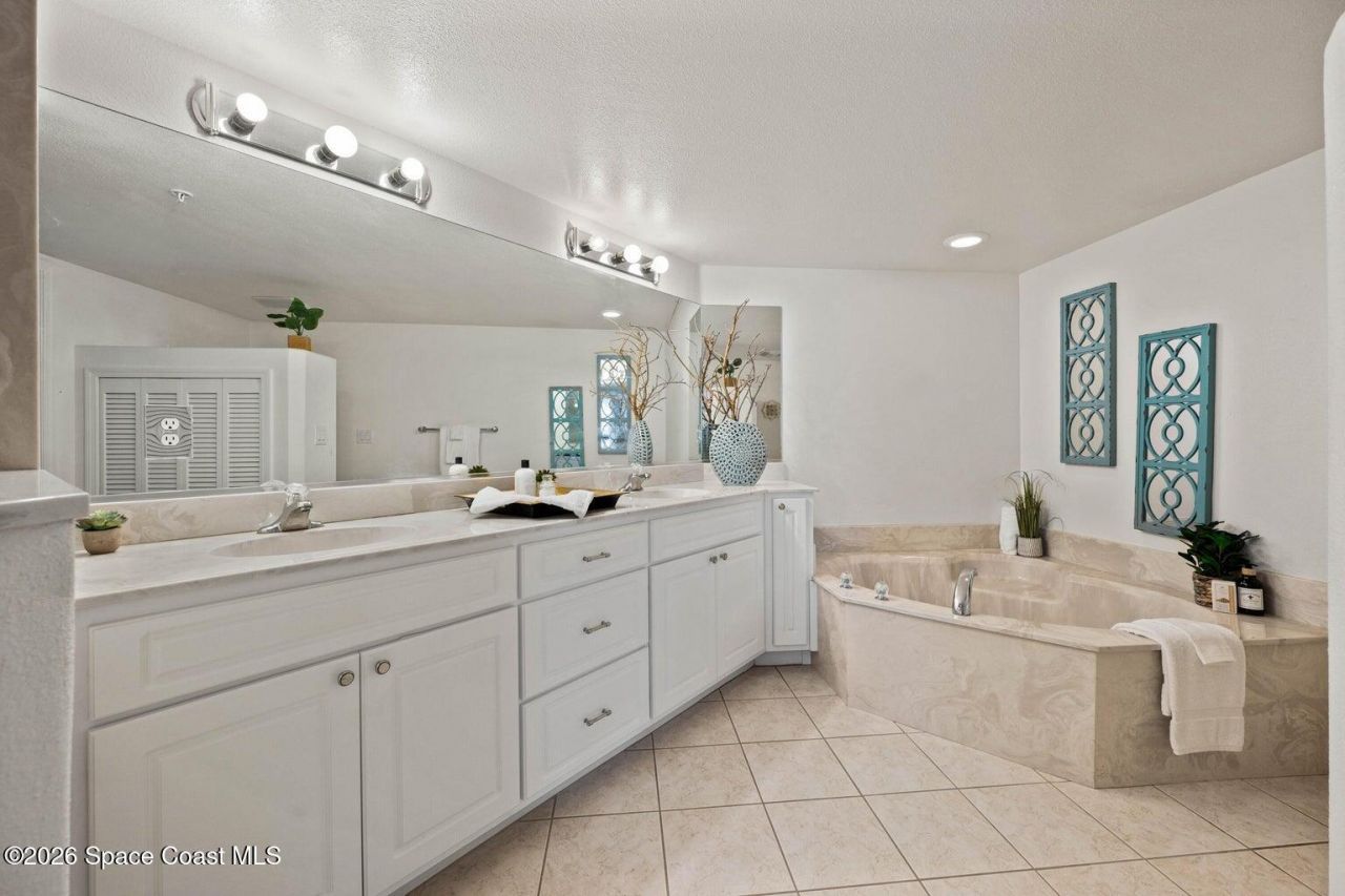 820 Del Rio Way, Unit 504, Merritt Island, FL 32953 Photo