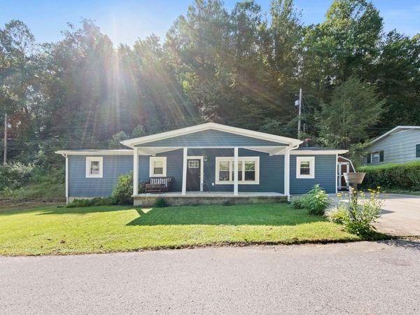 99 Woodland , Paintsville, KY 41240
