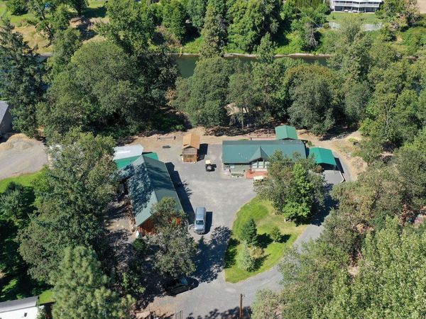 1800 Lampman Road, Gold Hill, OR 97525