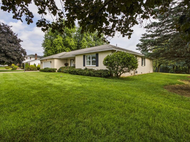 4100 Marlowa Drive, Groveport, OH 43125 Photo 2