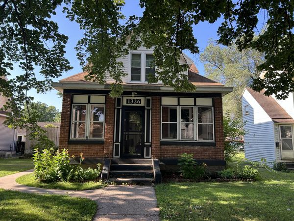 1326 Adams St, La Crosse, WI 54601