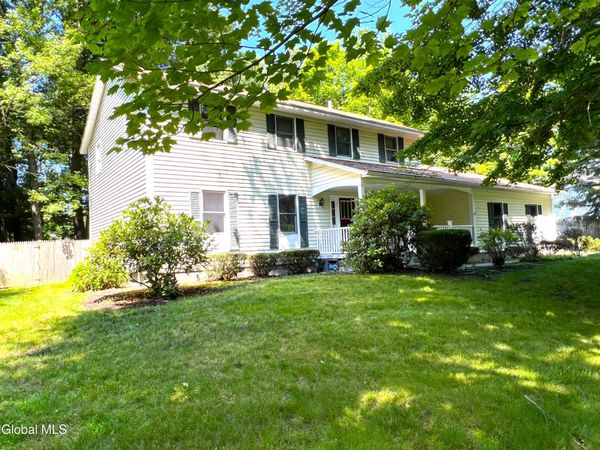 7 Woods Way, Clifton Park, NY 12065
