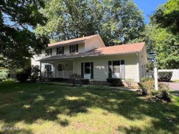7 Woods Way, Clifton Park, NY 12065