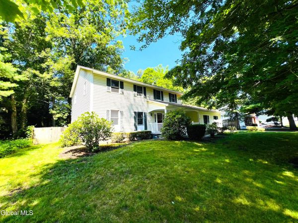 7 Woods Way, Clifton Park, NY 12065
