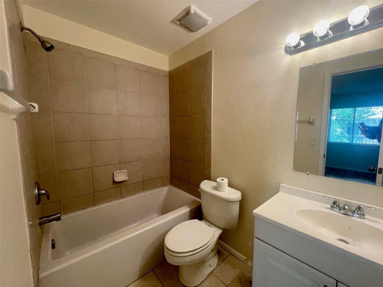 2745 Hidden Lake Boulevard, Unit D, Sarasota, FL 34237 Photo