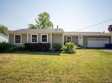 1298 S Cass Lake Road, Waterford Twp, MI 48328