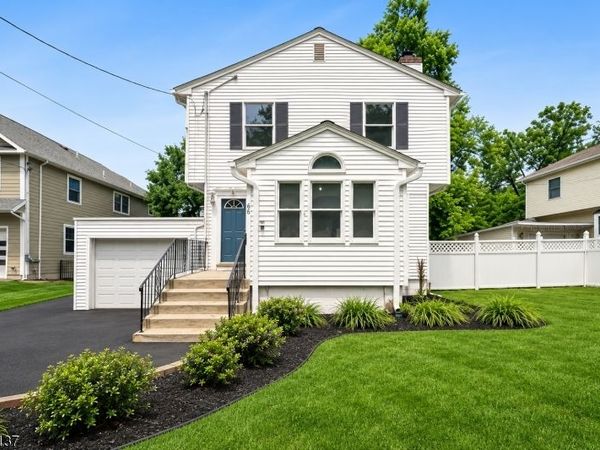 66 W Hobart Gap Rd, Livingston, NJ 07039