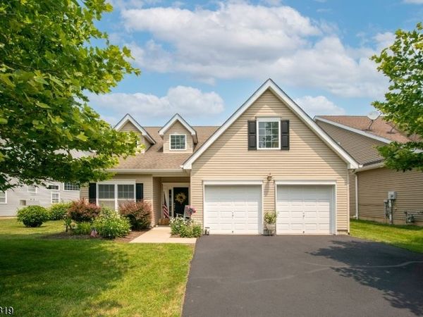 26 Bluffs Ct, Hamburg, NJ 07419
