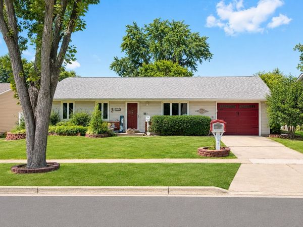 614 Pleasant Place , Streamwood, IL 60107