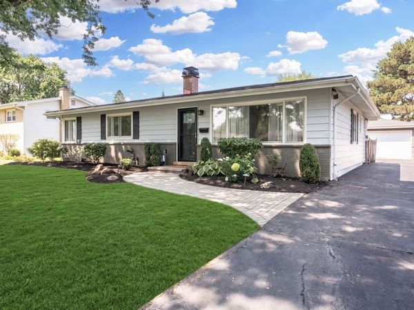 704 N Wilshire Drive , Mount Prospect, IL 60056
