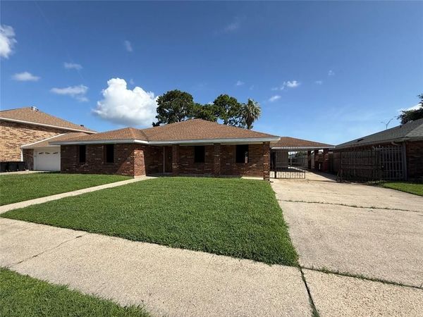 7331 CHADBOURNE Drive, New Orleans, LA 70126