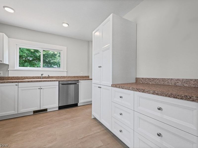 1552 Parkway Boulevard, Alliance, OH 44601 Photo 13