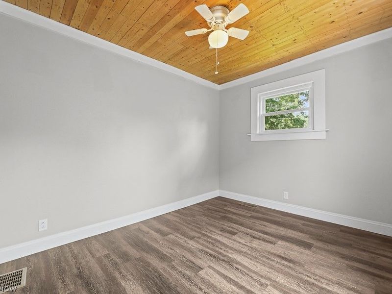 1552 Parkway Boulevard, Alliance, OH 44601 Photo 16