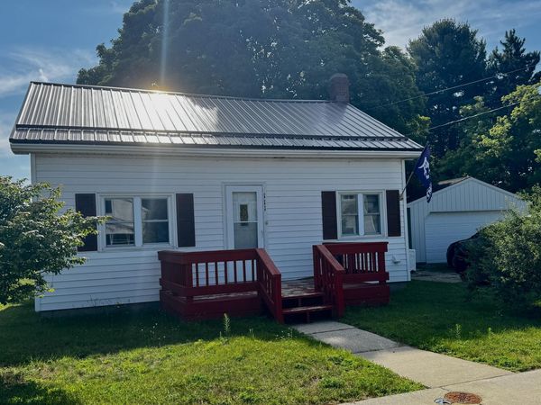 111 S Hemlock Street, Evart, MI 49631