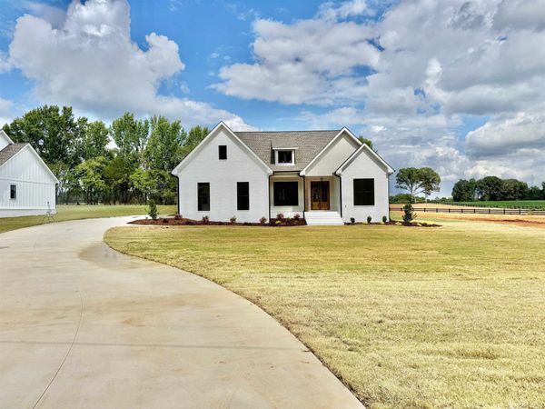 3808 Co Rd 61, Florence, AL 35634