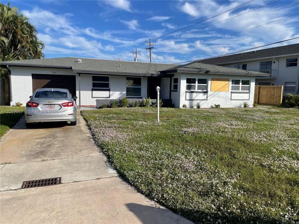 737 Sesame Ct , Cape Coral, FL 33904