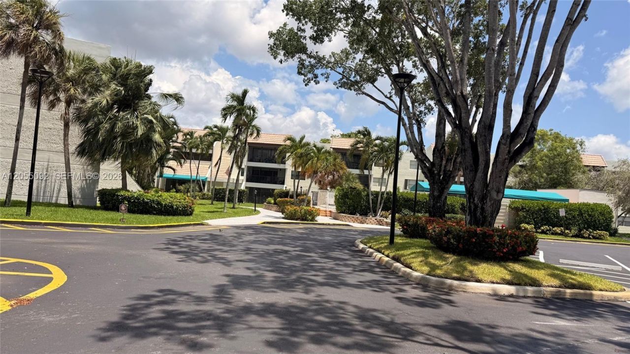 303 Racquet Club Rd, Unit 206, Weston, FL 33326 Photo
