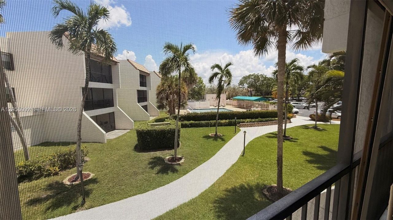 303 Racquet Club Rd, Unit 206, Weston, FL 33326 Photo