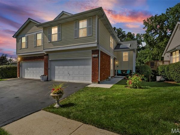 1927 King Arthur Court , St Louis, MO 63146