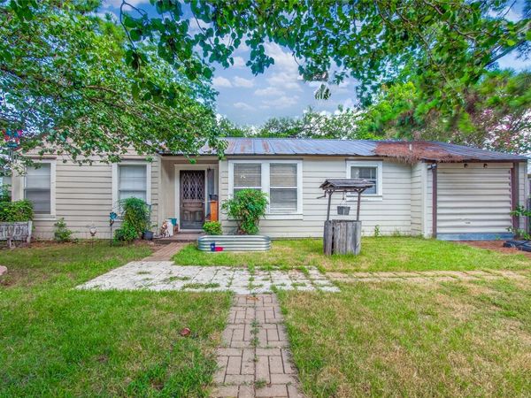 203 Hudgins ST, Smithville, TX 78957
