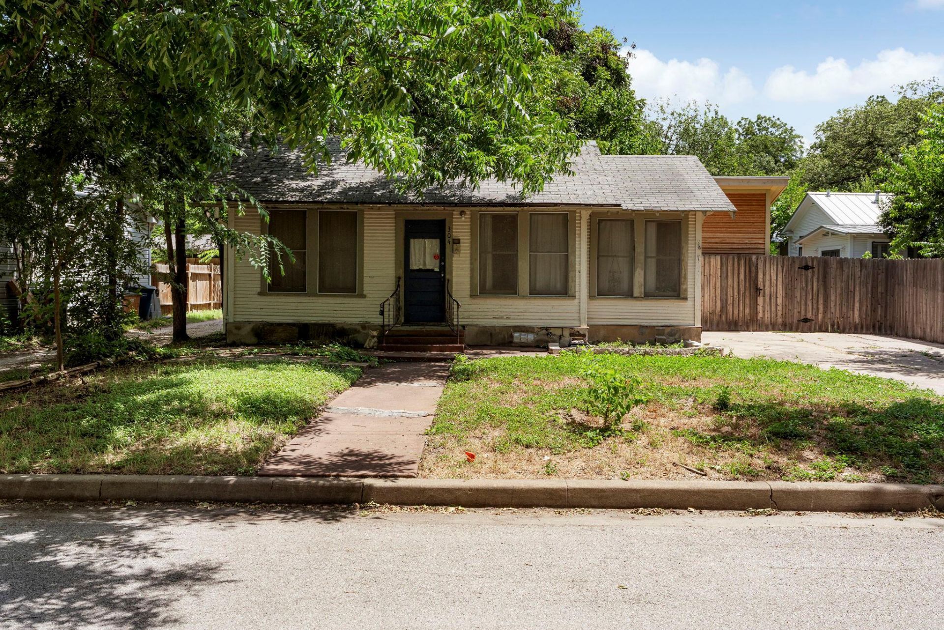 304 W 42nd St , Austin, TX 78751 Main Photo