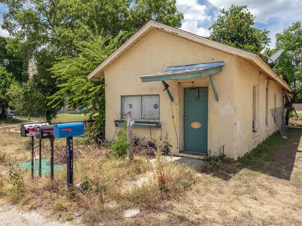 305 E Main ST , Florence, TX 76527
