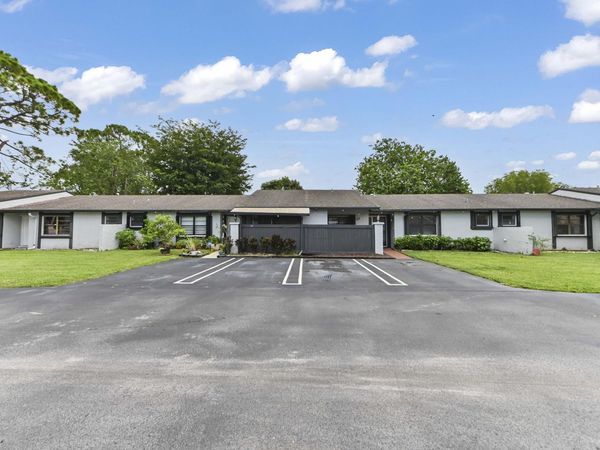 84 Conaskonk Circle, Royal Palm Beach, FL 33411