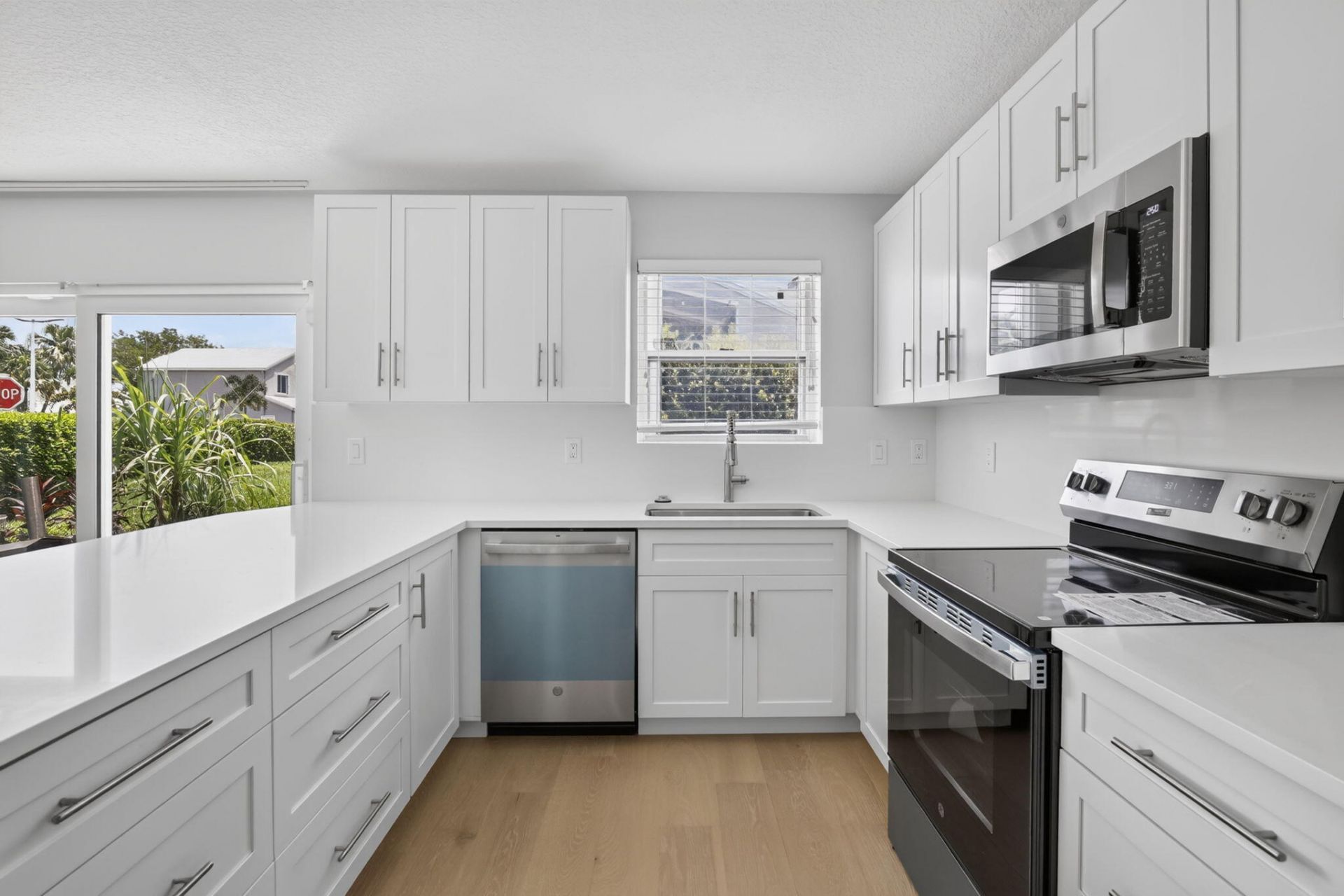 9444 NW 8th Circle, Plantation, FL 33324 Photo