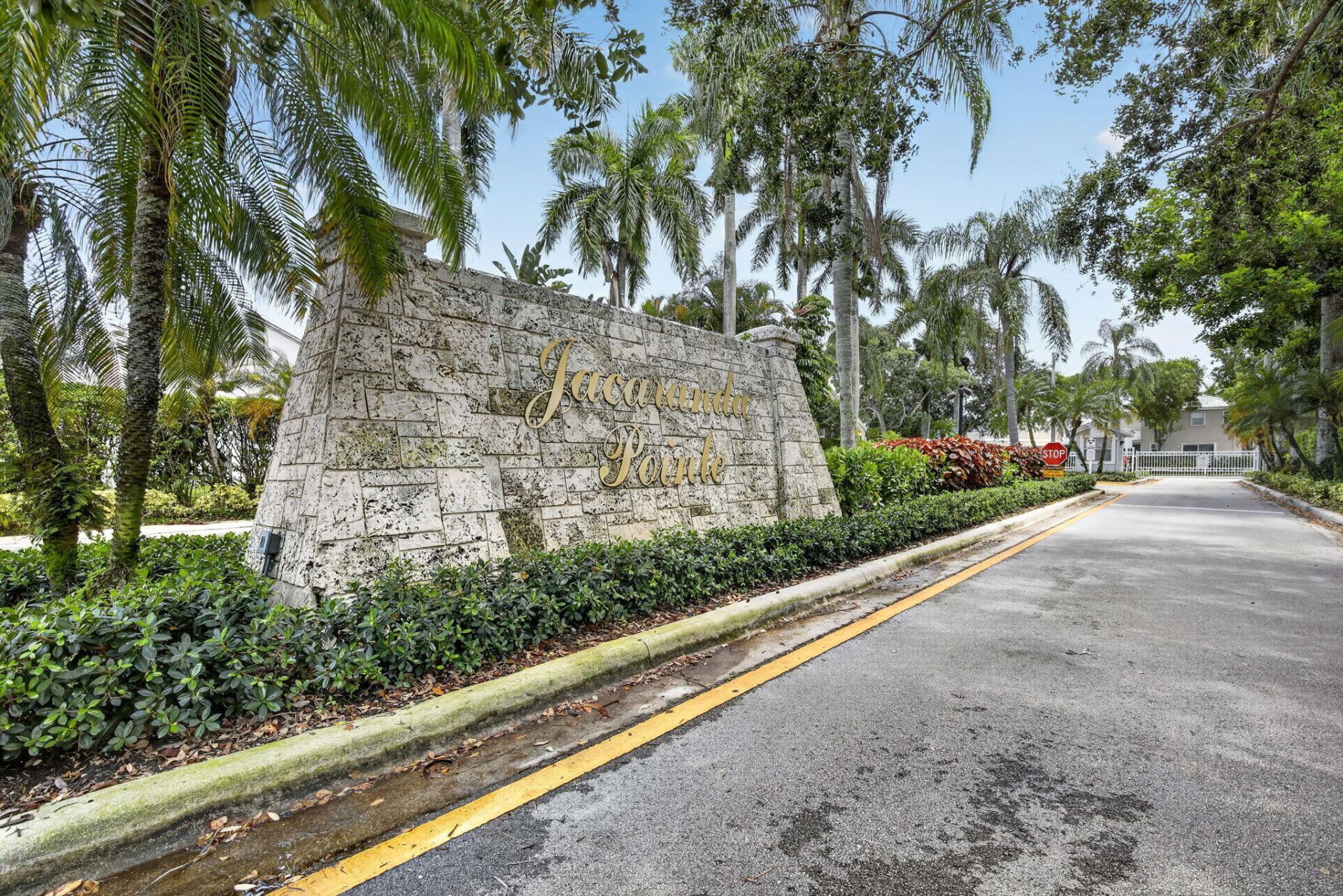 9444 NW 8th Circle, Plantation, FL 33324 Photo