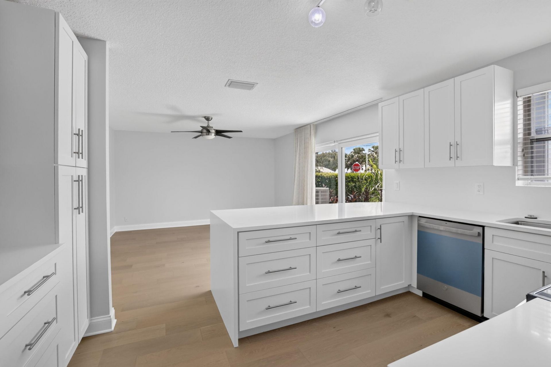 9444 NW 8th Circle, Plantation, FL 33324 Photo