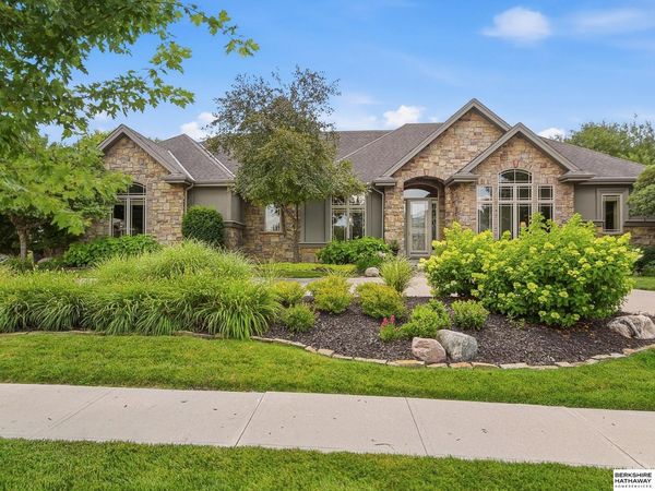 18905 Lafayette Avenue, Elkhorn, NE 68022
