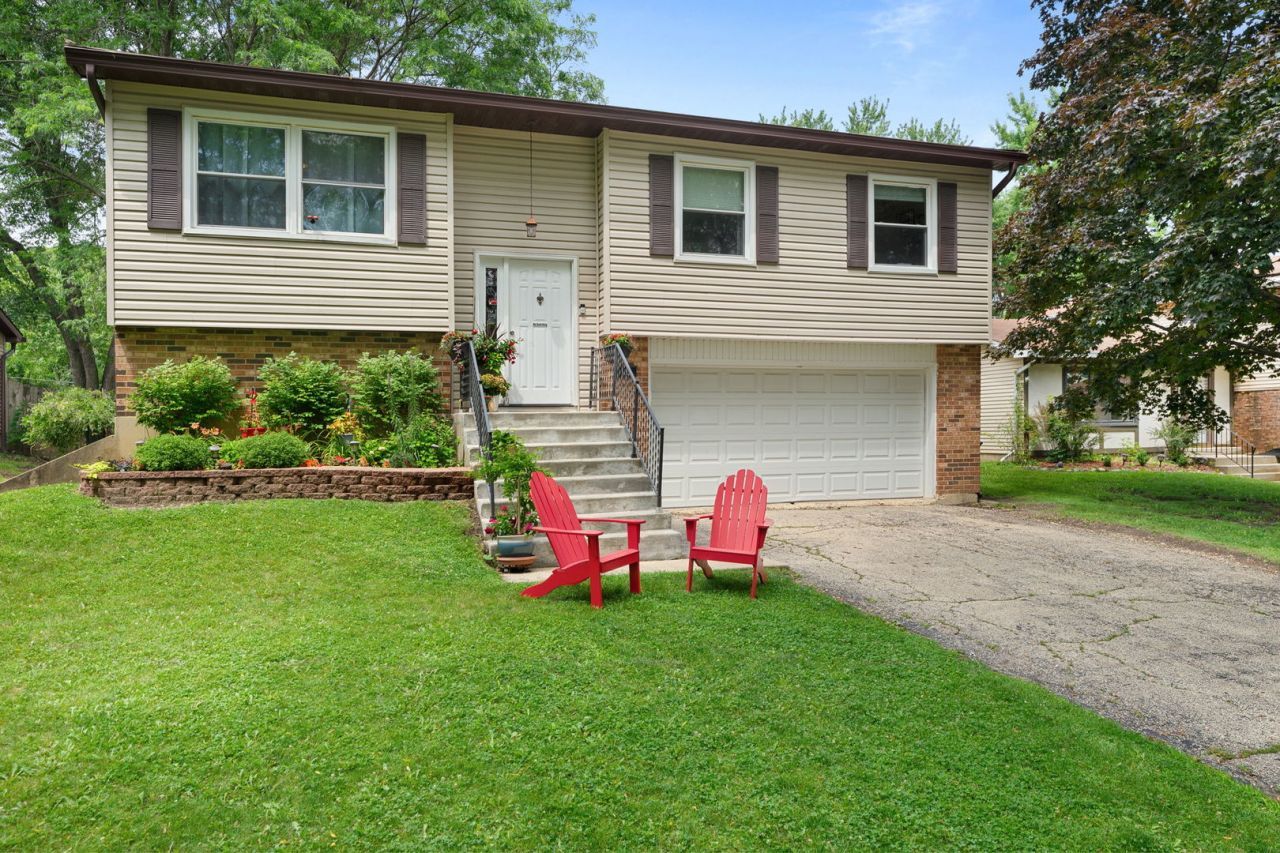 138 S Berteau Avenue , Bartlett, IL 60103