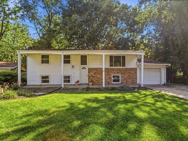 1906 Crescent Drive , Champaign, IL 61821