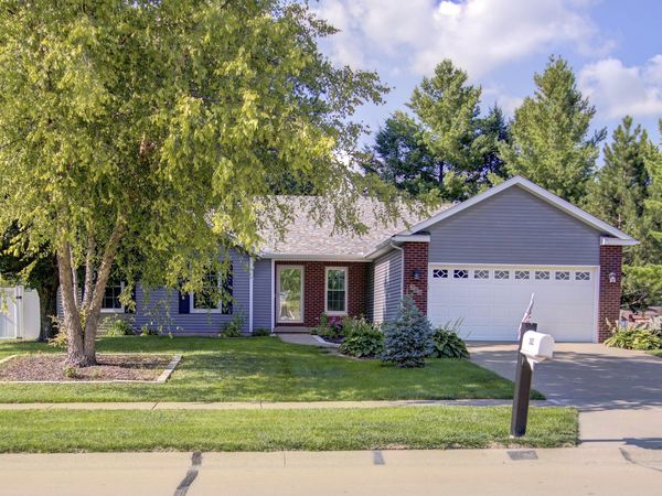 302 Pinehurst Drive, Eldridge, IA 52748