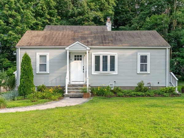 4 Glenwood Ave, Foxboro, MA 02035