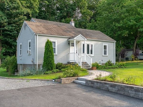 4 Glenwood Ave, Foxboro, MA 02035