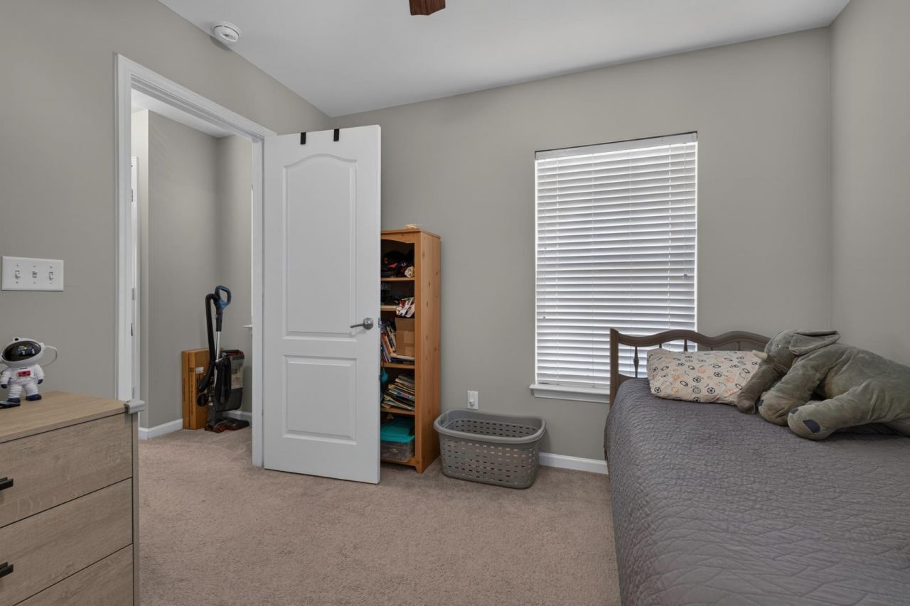 137 Graduate Lane Photo 25