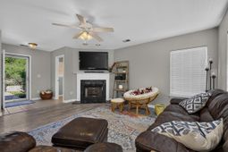 137 Graduate Lane photo 4
