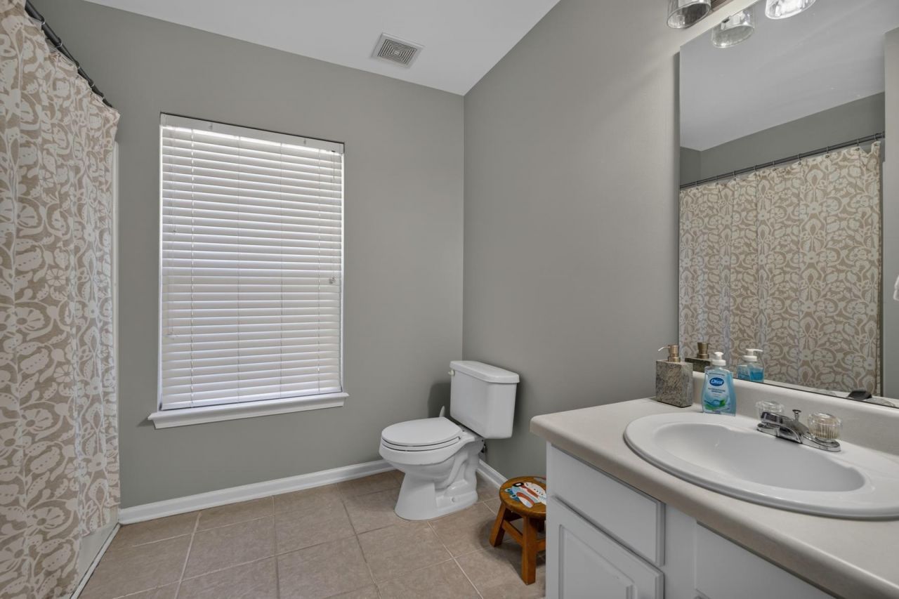 137 Graduate Lane Photo 9
