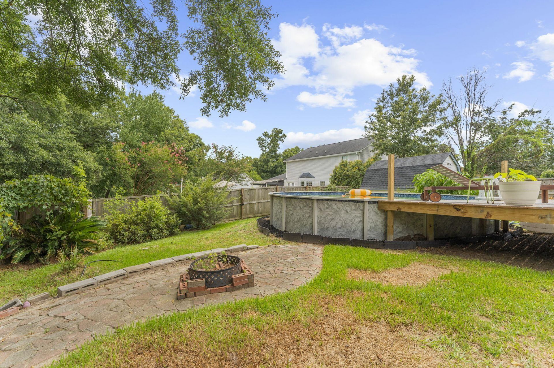 120 Kingsbridge Drive Photo 28
