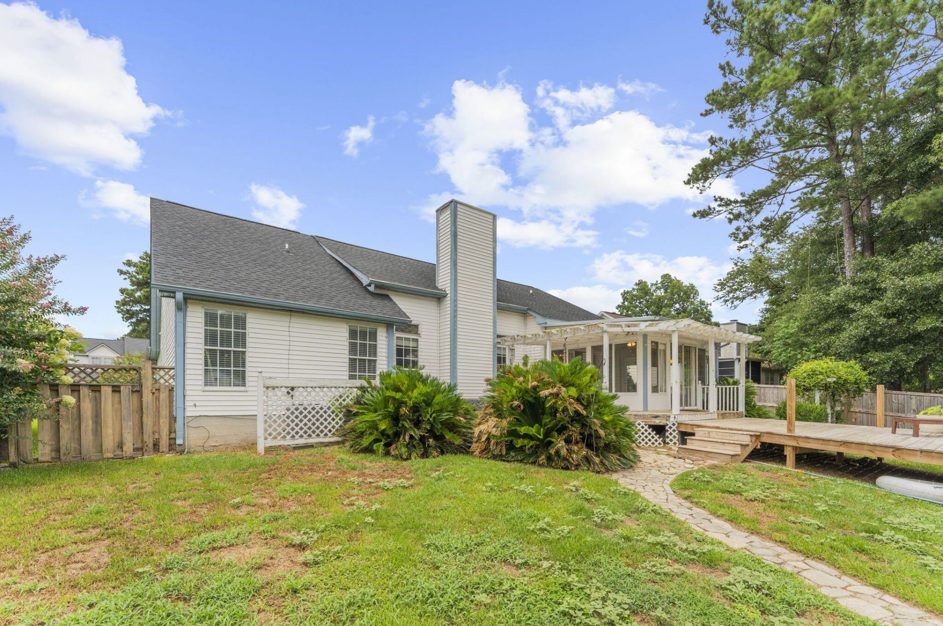 120 Kingsbridge Drive Photo 29