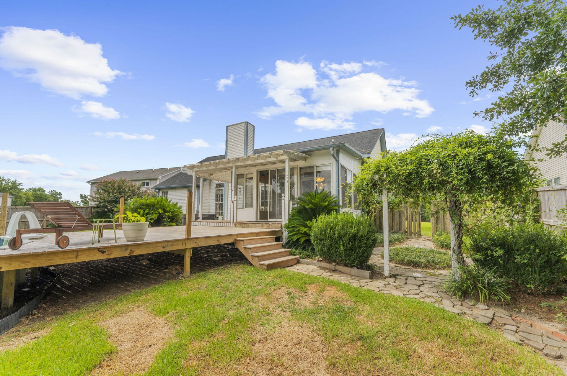 120 Kingsbridge Drive Photo 30