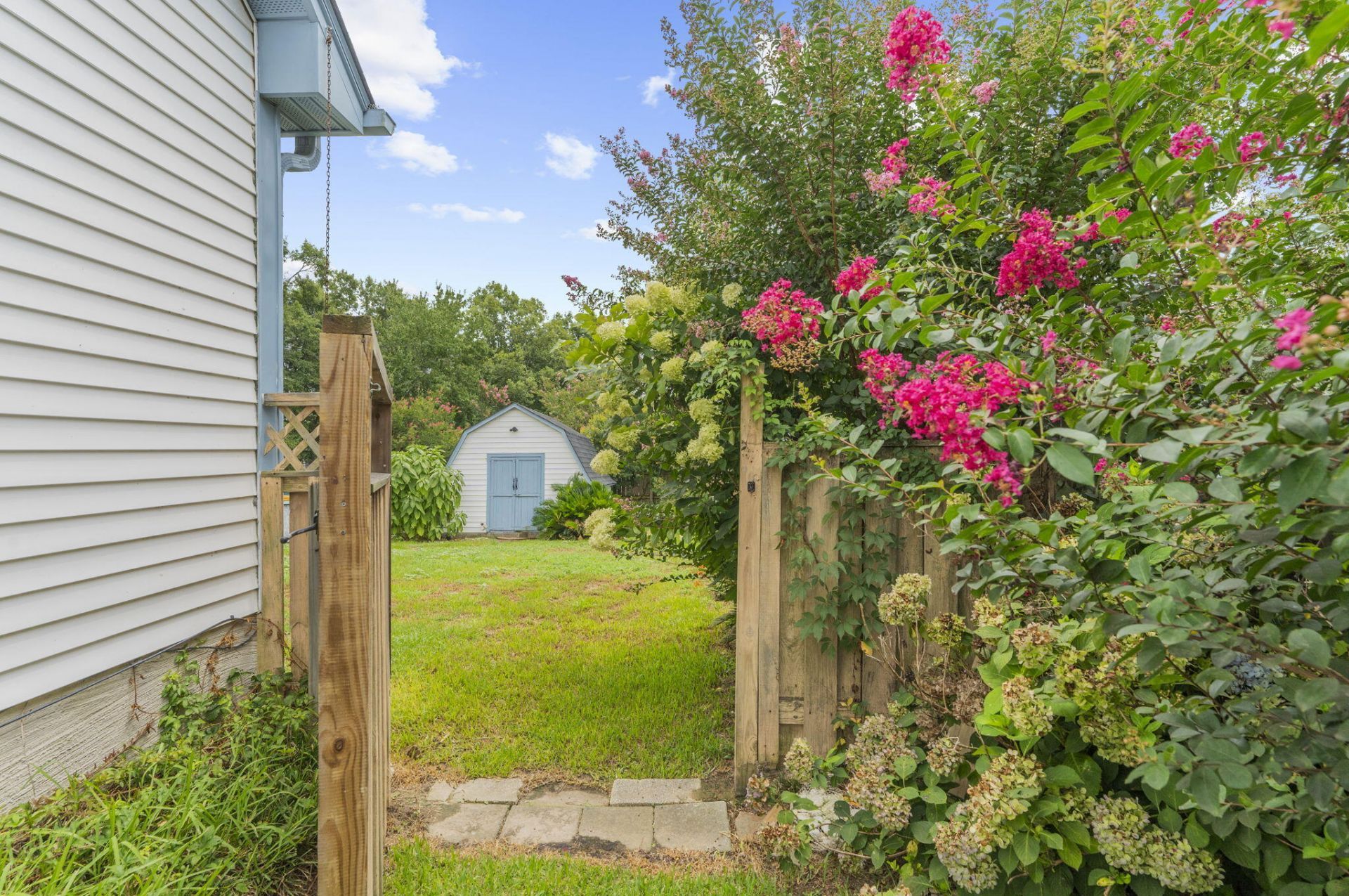 120 Kingsbridge Drive Photo 31