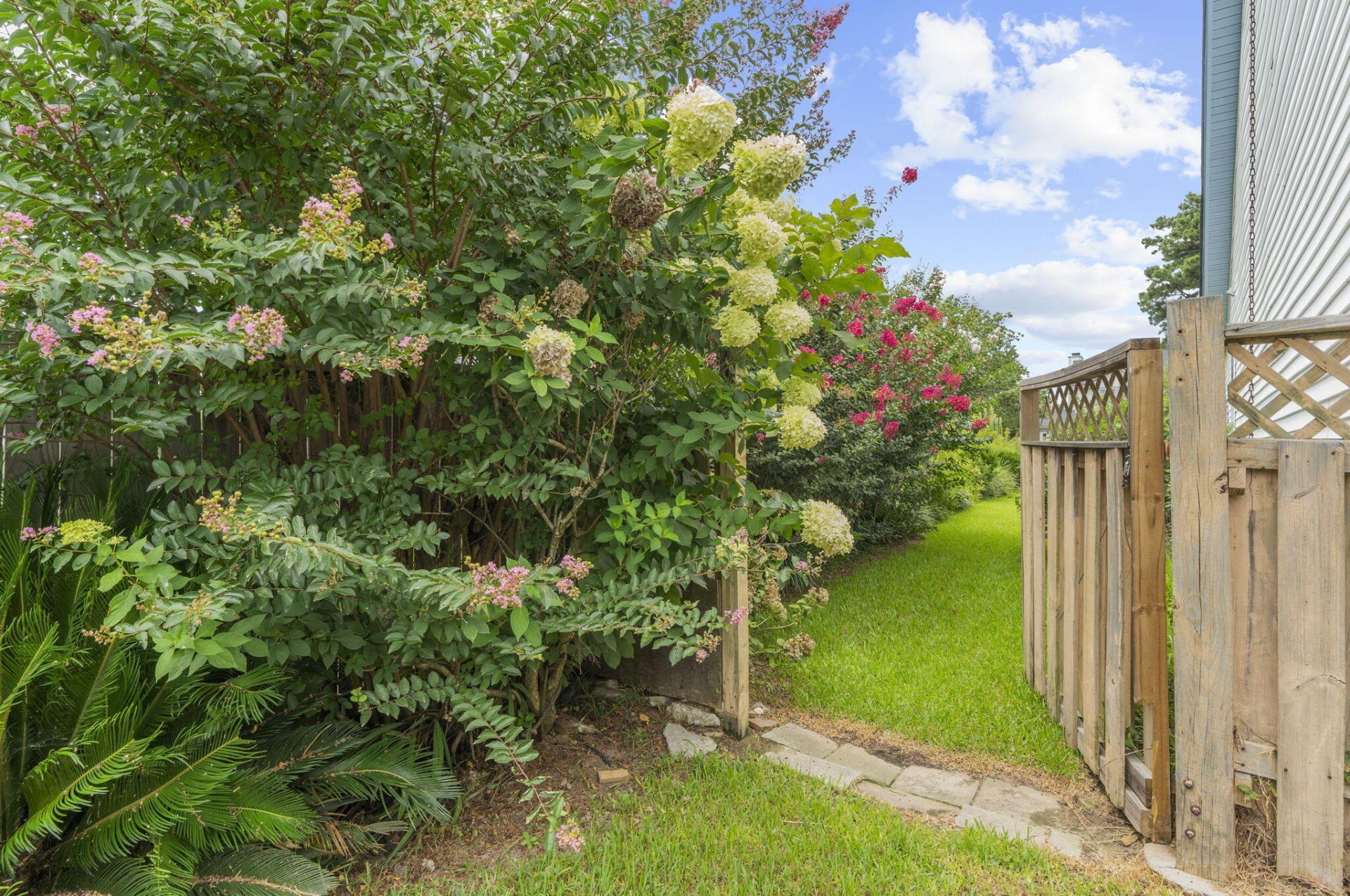 120 Kingsbridge Drive Photo 34