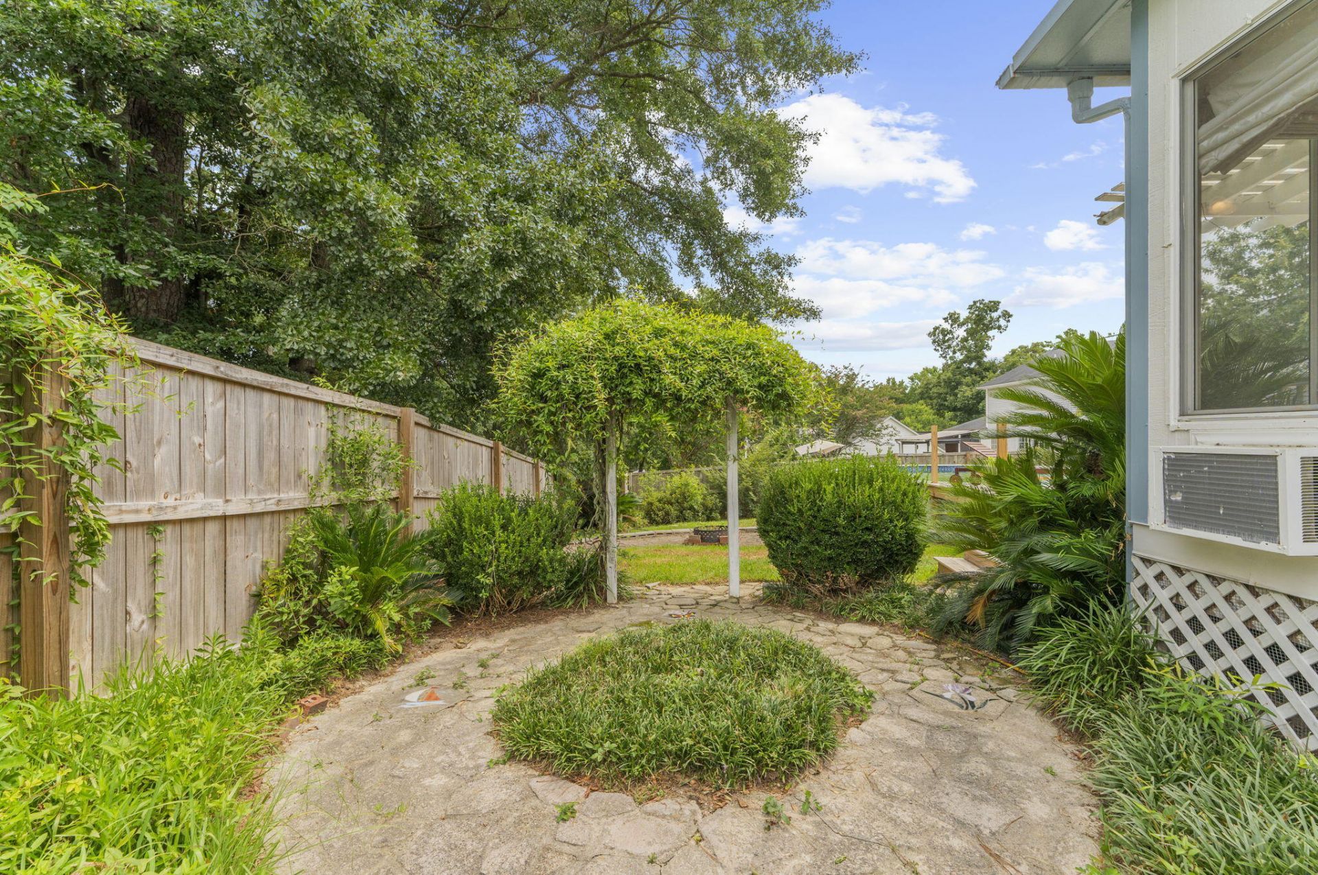 120 Kingsbridge Drive Photo 35