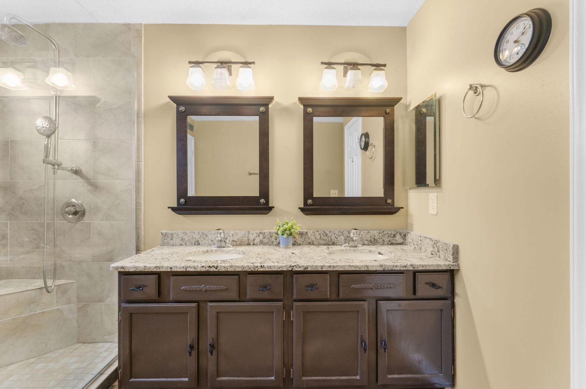 120 Kingsbridge Drive Photo 36